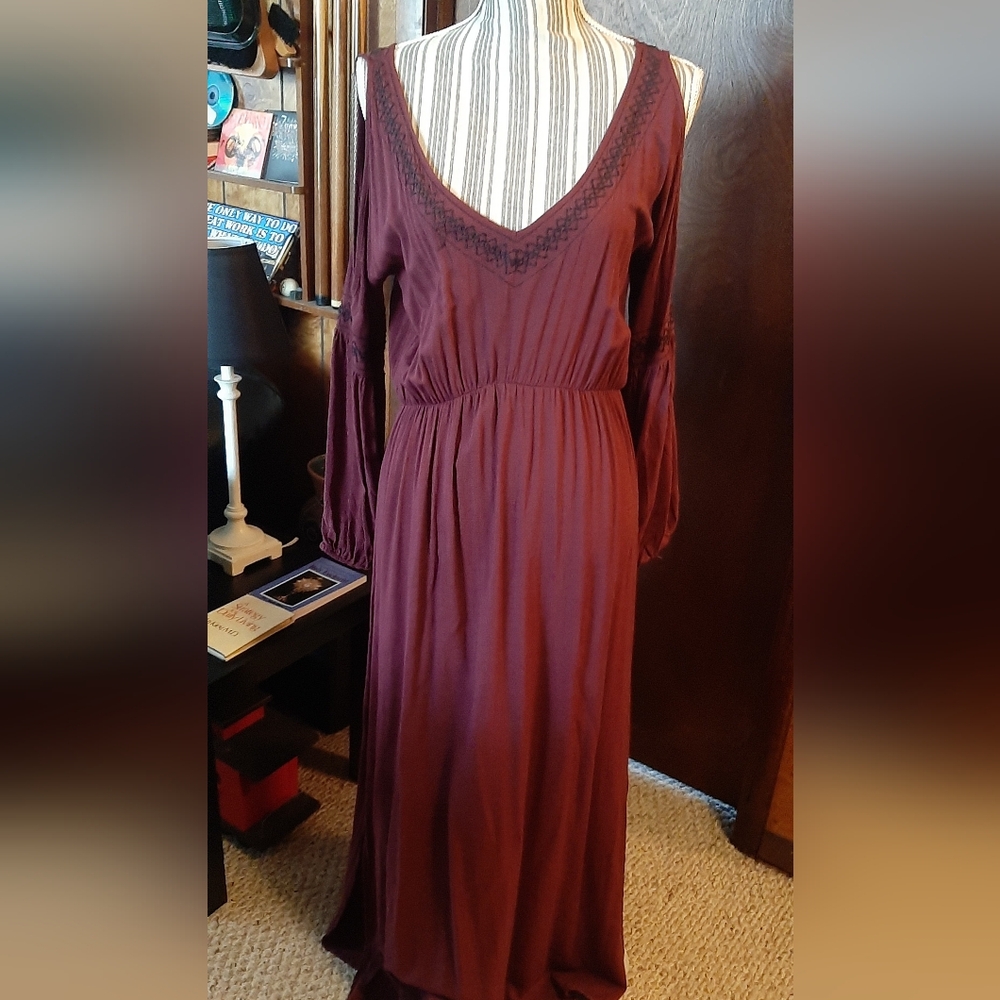Elegant Burgundy Maxi Dress